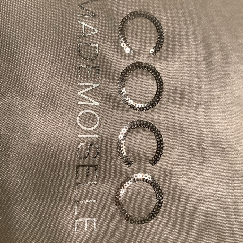 Channel Makeup Pouch - Picture 2 of 8